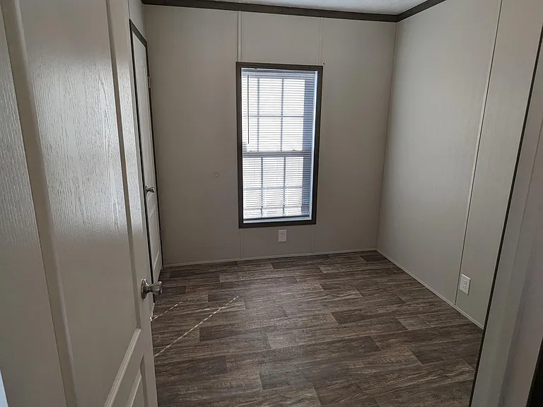 154 Callaway Ln — Photo 37