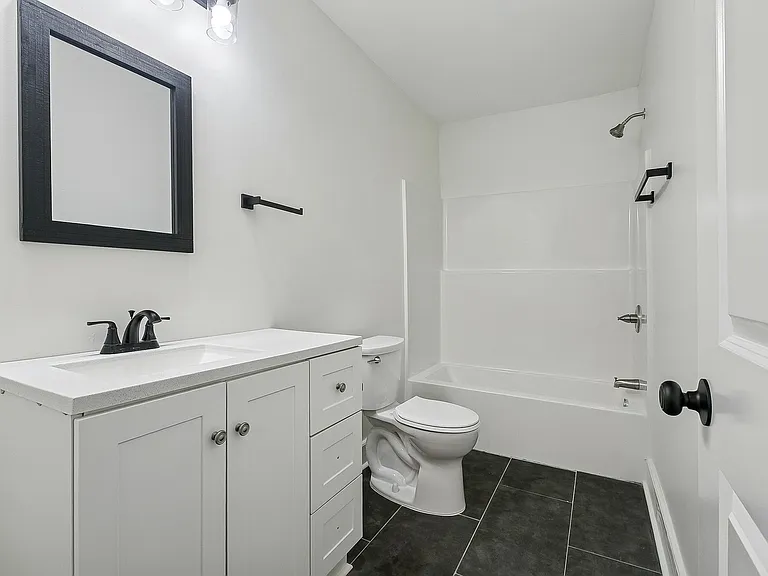 4023 Franklin Ave #4023 — Photo 8