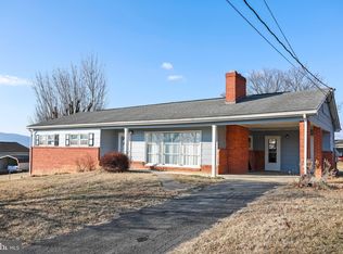 23 Canaan St, Luray, VA 22835