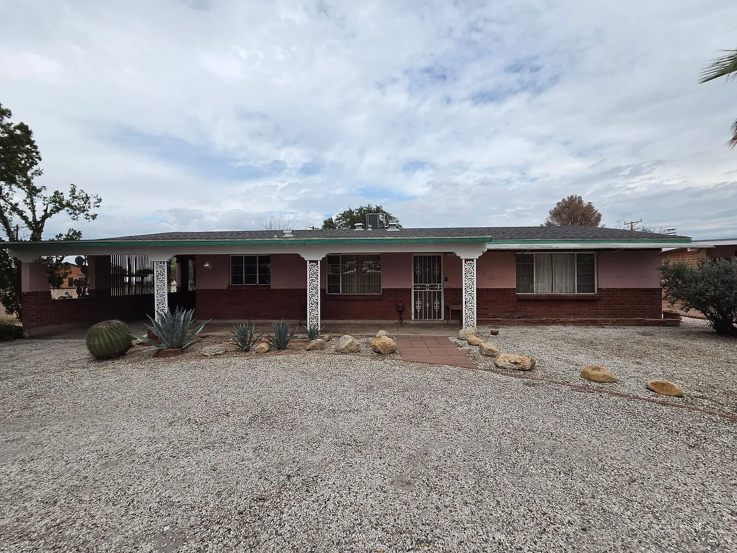 Gorgeous Atomic Age Ranch 3 bedroom 2 bathroom with 1950's Flair — Photo 1