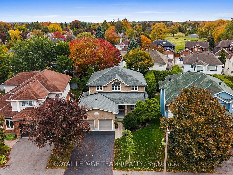 1st image of 136 Shaughnessy Cres