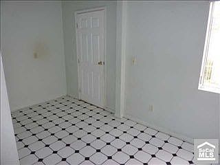 4th image of 2420 Pine Ave