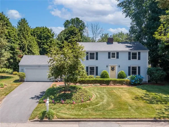 10 Ridgefield Dr, East Greenwich, RI 02818