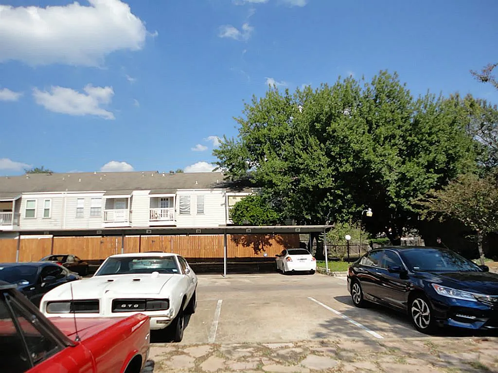 Building Photo - 11710 Southlake Dr #29