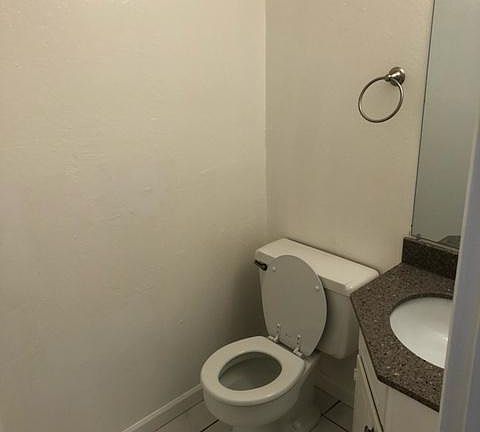 5th image of 1001 Continentals Way #309