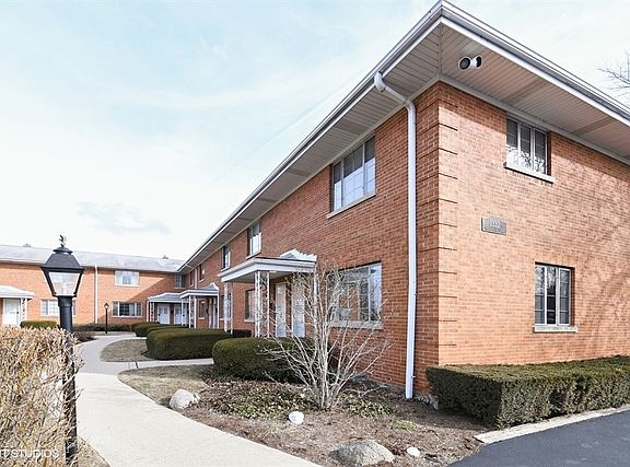 2nd image of 1332 Greenwillow Ln Unit 9