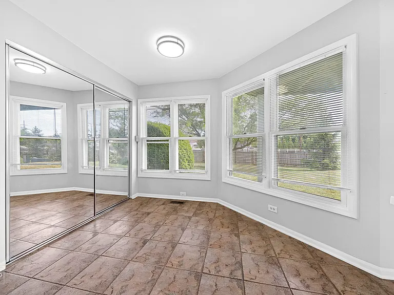 98 Willow Pkwy #98 — Photo 8