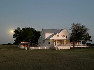 1098 Post Oak Point Rd, Fayetteville, TX 78940