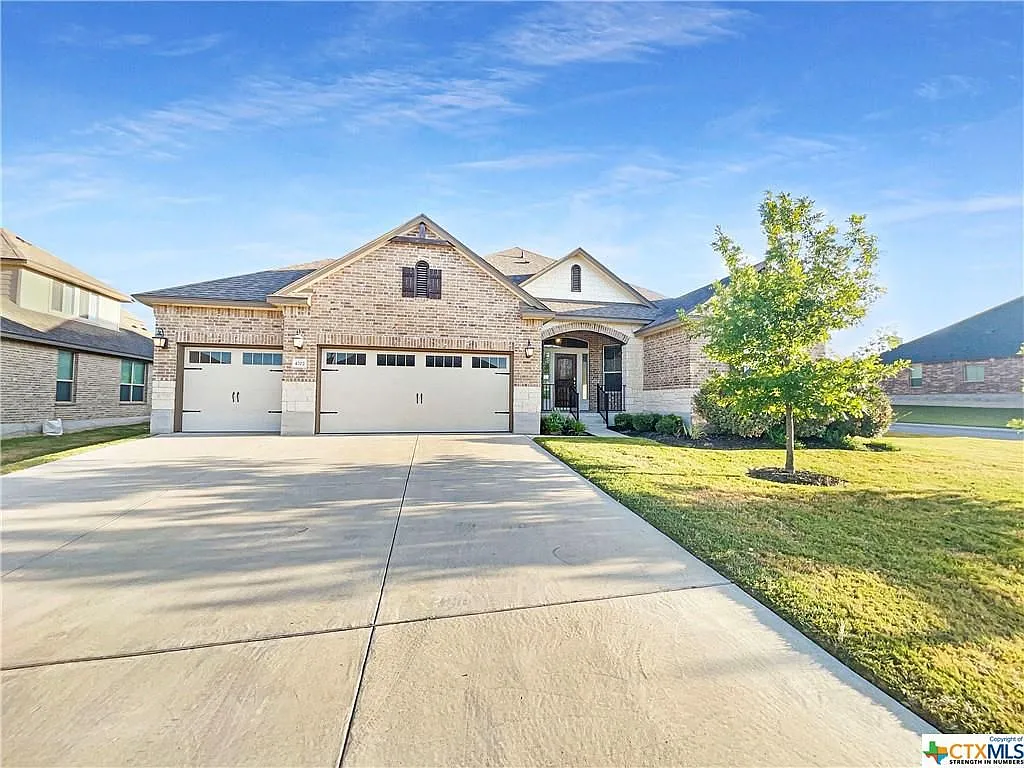 3 bed, 2.5 bath, 2596 sqft, $2,400 — Photo 2