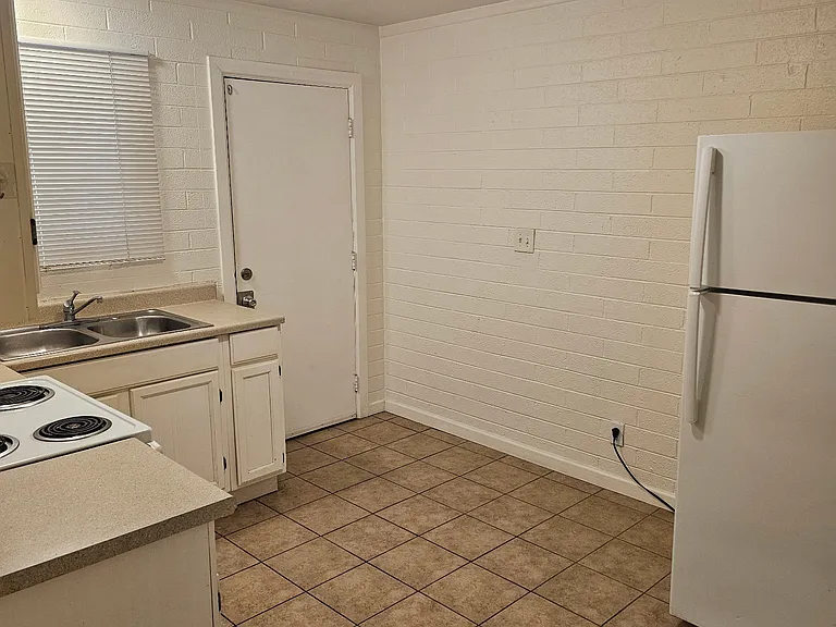 2425 W Montebello Ave #2 — Photo 5