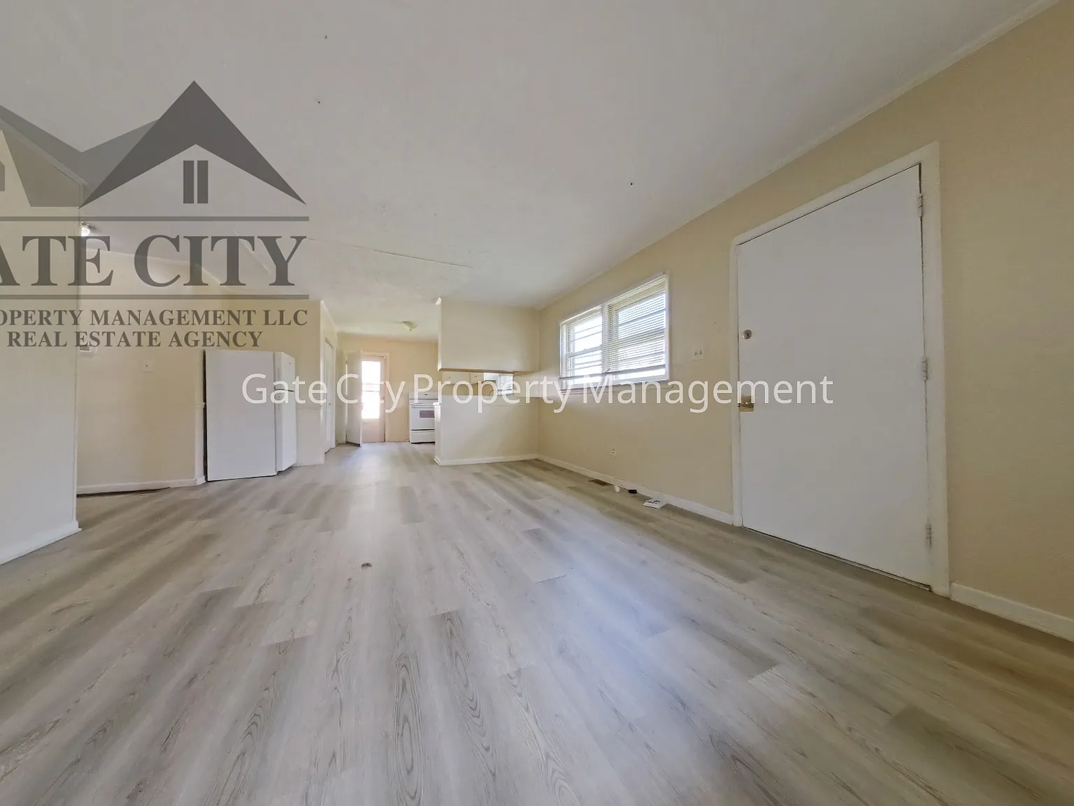 2 bed, 10 sqft, $875 — Photo 4