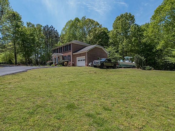 5th image of 69 Alexander Dr