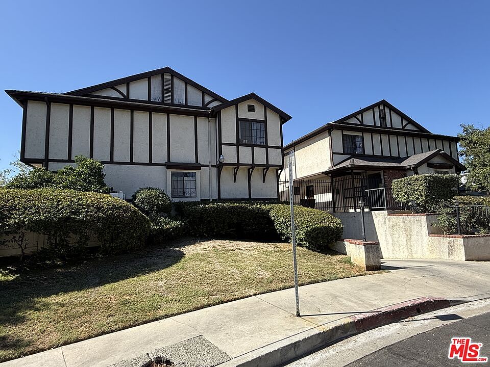 1st image of 19620 Wyandotte St APT 2