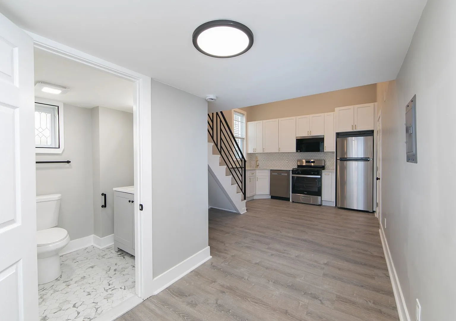 Newly Renovated Studio Loft Apartment on Broadway Avenue in Camden! — Photo 4