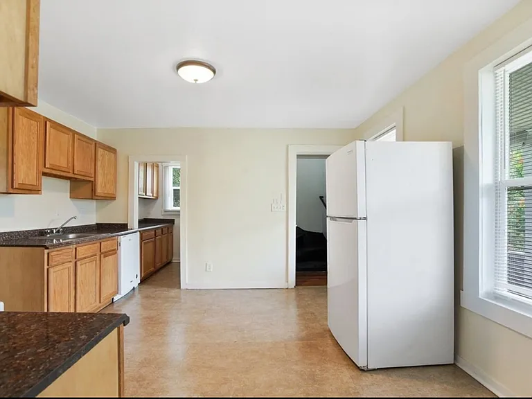 1614 Dwight St #2 — Photo 13
