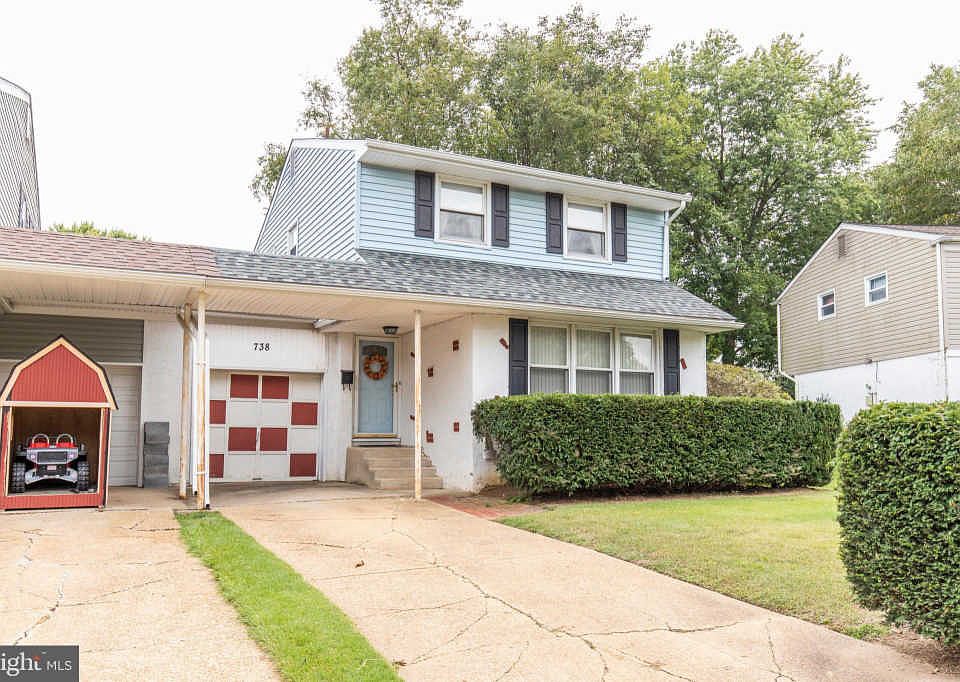 1st image of 738 Elmtree Ln