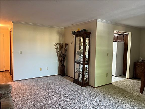 4th image of 101 Woodstone Ln APT 18