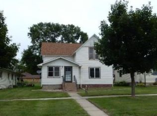 319 2nd St SW, Pipestone, MN 56164