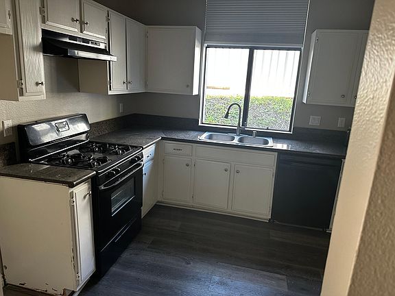 3rd image of 2052 Los Feliz Dr