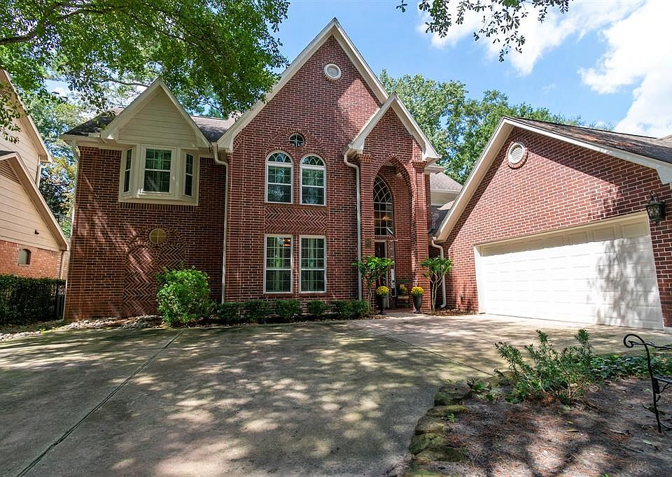 Welcome Home! This Panther Creek home situated on The Woodlands Golf Course is ready for a new story.