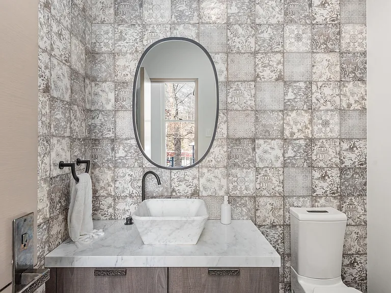 131 W Bleeker St — Photo 19