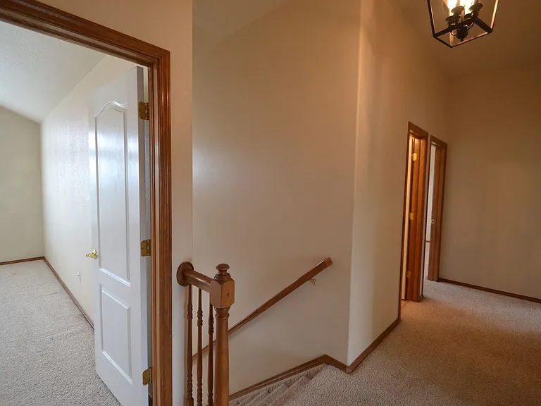 7492 Amberly Dr — Photo 12