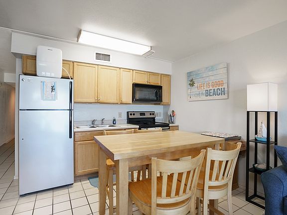 3rd image of 5550 Gulf Blvd #306