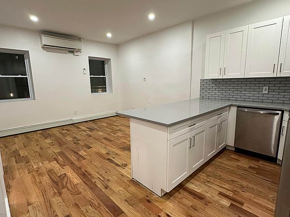 4th image of 996 Atlantic Ave Suite 2