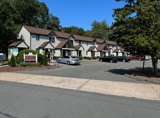 16 Northampton Ln APT 6, Plainville, CT 06062