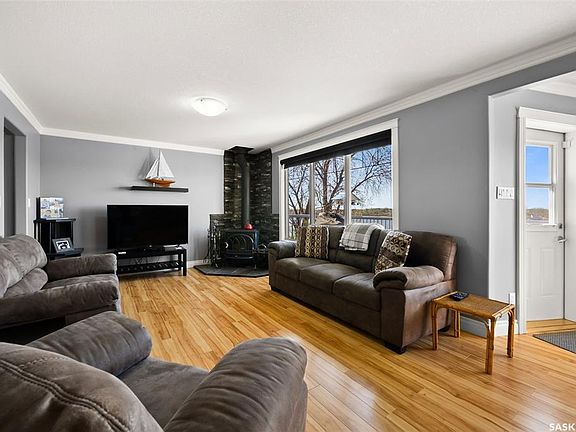 2nd image of 224 Pickerel STREET