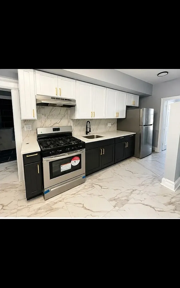 3 bed, $2,350 — Photo 1