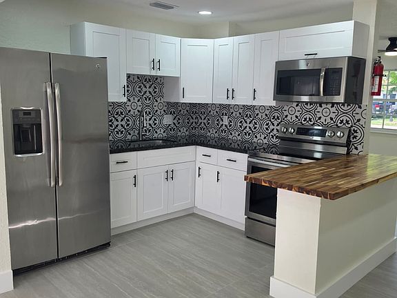 4th image of 2200 SW 42nd Ter