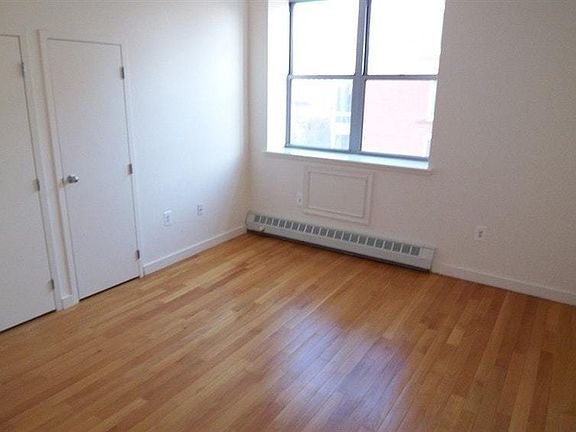 5th image of 454 Manhattan Ave APT 6L