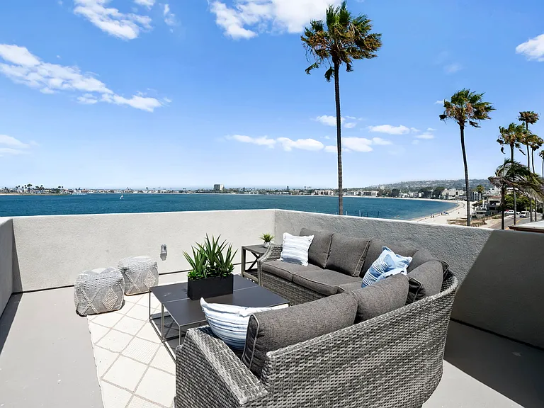 3611 Riviera Dr — Photo 37