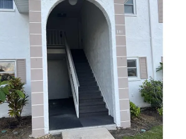 381 S McMullen Booth Rd, Clearwater, FL