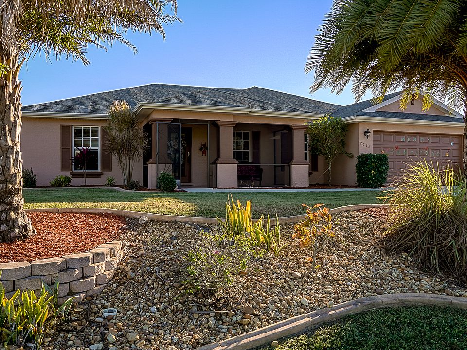 2216 NE 35TH TER - Front 