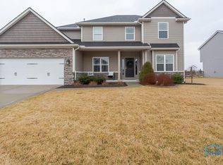 1483 Blackhawk Dr, Waterville, OH 43566
