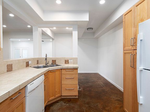 5th image of 4626 Albuquerque St #D