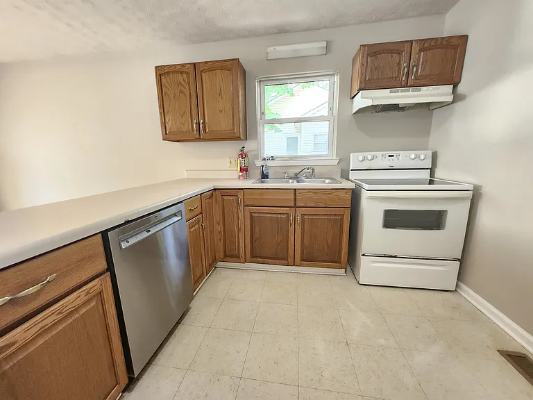 355 10th St NW #1 — Photo 5