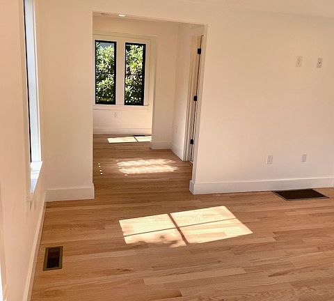 4th image of 70 Bromfield St #0