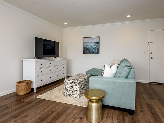 3rd image of 1614 Hudson St APT 301