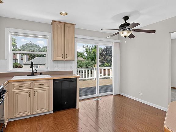 5th image of 436 Fordham Pl