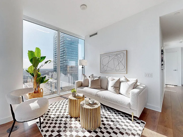 15 Grenville St #2803 — Photo 7