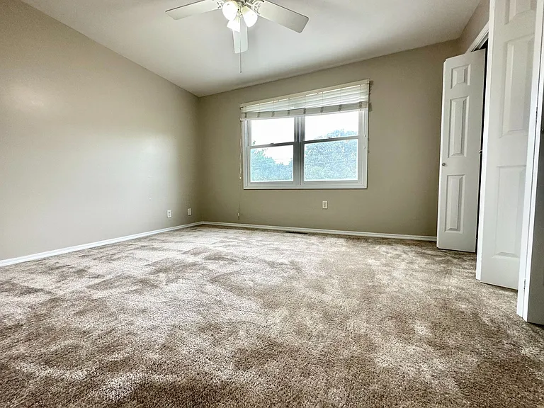301 S Regency Dr — Photo 3