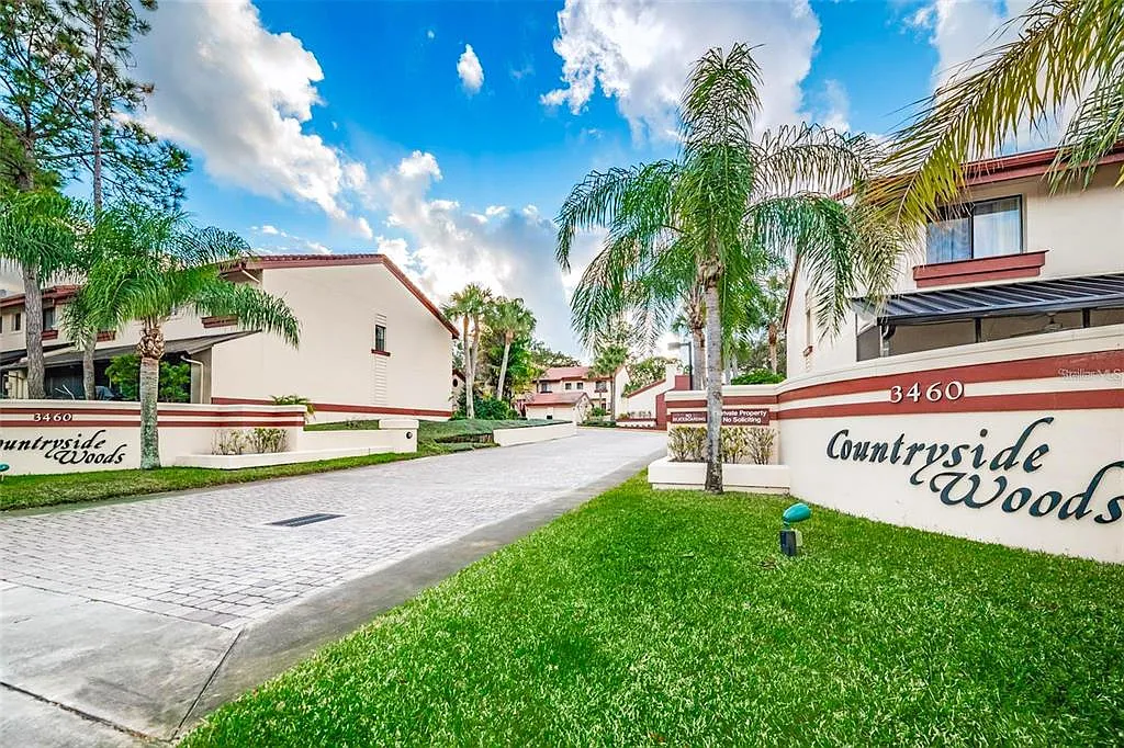 2 bed, 2.5 bath, 1349 sqft, $2,350 — Photo 2