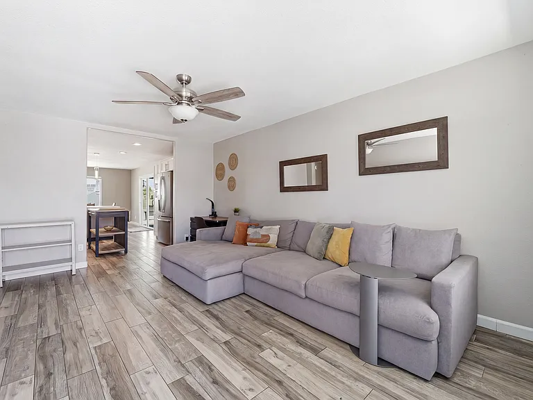 932 W Julie Dr — Photo 10
