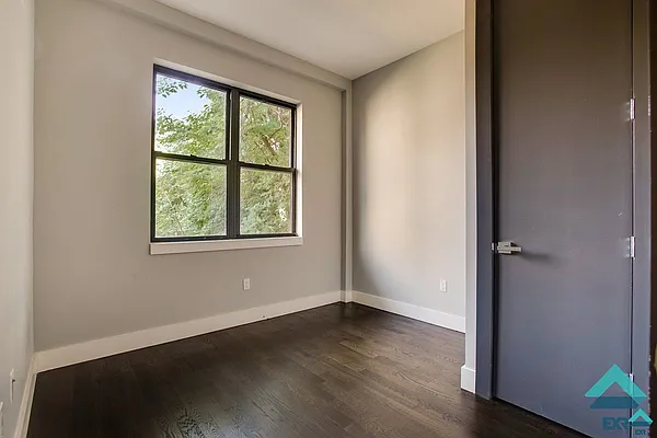Rented by EXR | media 9