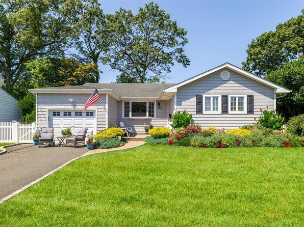 1442 Sidney Court, Seaford, NY 11783