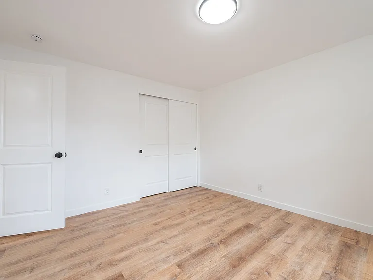 272-288 S Knott St — Photo 8