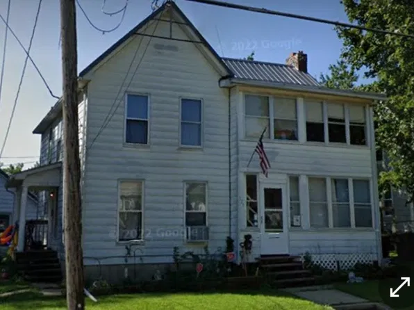 525 E Wyandotte St, Freeport, IL 61032